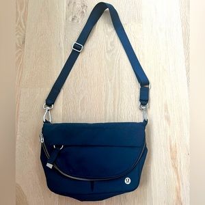 Lululemon - new Navy Festival Crossbody